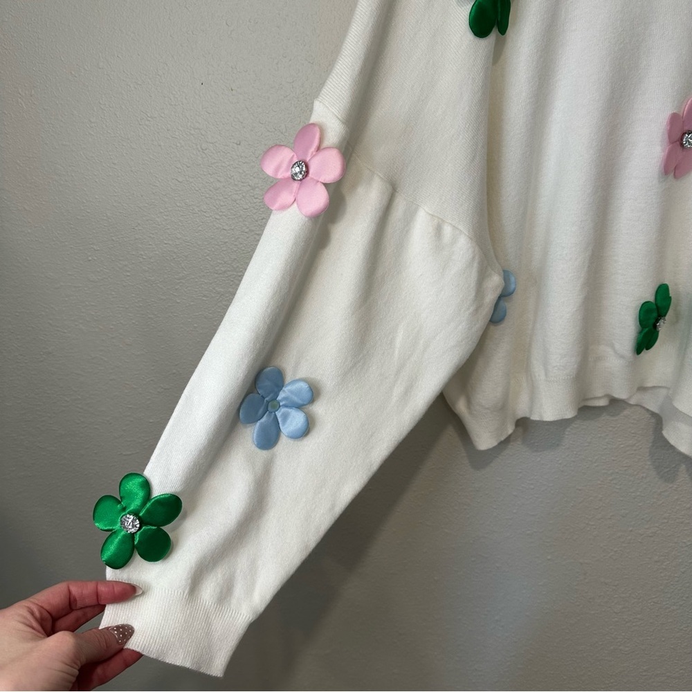 Baevely Floral Embellished White Sweater - Picture 4 of 11
